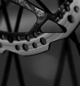 Ugodna prodaja karbonskih delov za motorje