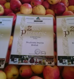 Domaci jabolcni kis notranjska