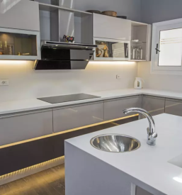 Ugodna izdelava steklenega pulta