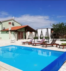 Dobra nepremicninska agentka slovenija