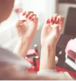 Gel in gelish nohti videm pri ptuju