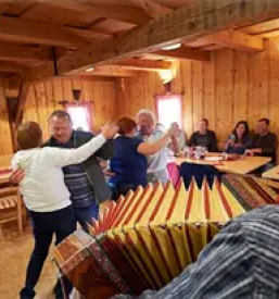 Prostor za zaključene družbe med vinogradi savinjska