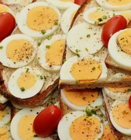 Domaca jajca sentvid pri sticni