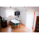 ANJA JAKŠE - SOBODAJALKA