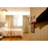 GABRIELA BINDEROVÁ - SOBODAJALKA