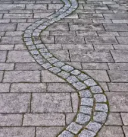 Ugodno tlakovanje dvorisc sostanj