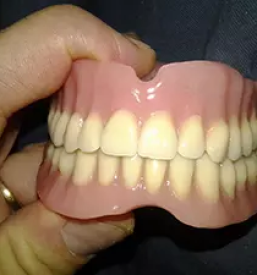 Zobotehnicni laboratorij in zobna ordinacija zirovnica