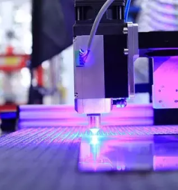 Lasersko graviranje ravne na koroskem