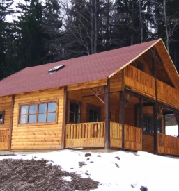 Lesene montazne hise brunarice in nadstreski slovenija