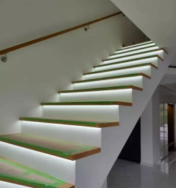 Ugoden slikopleskar Kočevje