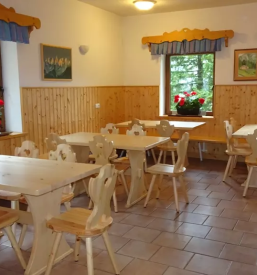 Planinski dom pri izviru Završnice odpiralni čas