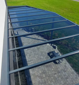 Nadstrešek narejen iz stekla