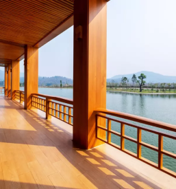 Lesene balkonske ograje po naročilu Slovenija