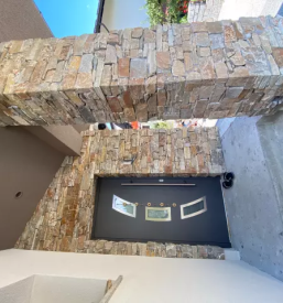 Ugodno polaganje keramike in naravnega kamna ter tesarska dela slovenj gradec