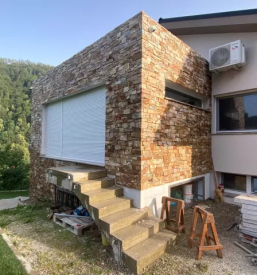 Ugodno polaganje keramike in naravnega kamna ter tesarska dela slovenj gradec