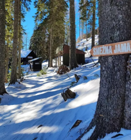 Voden ogled snezne jame na raduhi slovenija