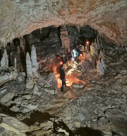 Voden ogled snezne jame na raduhi slovenija