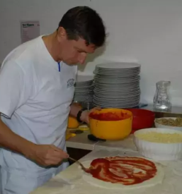 Jedi po naročilu, solatni krožniki in prostor za zaključene družbe Črnomelj