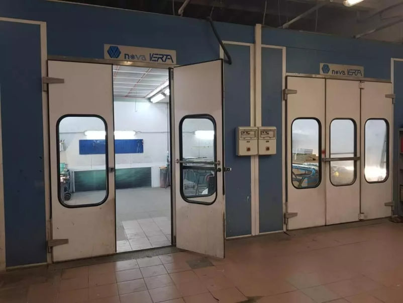 Mokro barvanje kovin