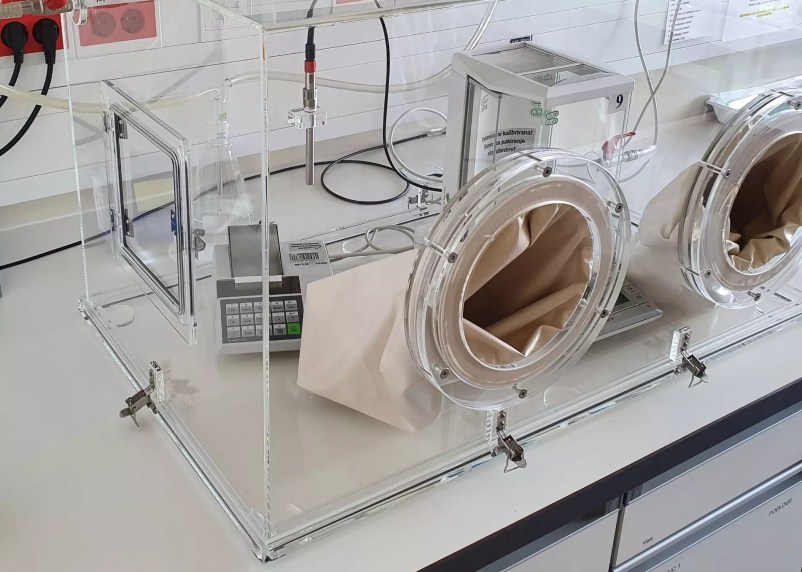 izdelki iz pleksi stekla