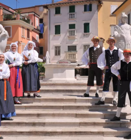 Folklorna skupina iz okolice Ljubljane