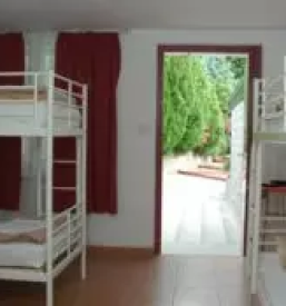 Ugoden hostel na obali