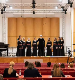 Nastop vokalne skupine idrija