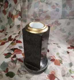 Proizvodnja plasticnih in termo vlozkov za nagrobne vaze slovenija