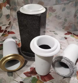 Proizvodnja plasticnih in termo vlozkov za nagrobne vaze slovenija