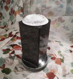 Proizvodnja plasticnih in termo vlozkov za nagrobne vaze slovenija