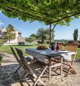 Najem vile z bazenom na Obali