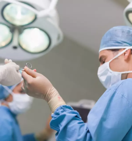 Sodelovanje pri operacijah in svetovanje v kirurgiji ljubljana