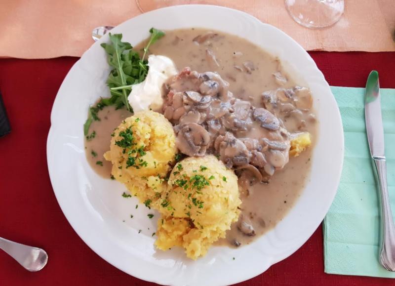 sveža dnevna ponudba malic in kosil v novem mestu vas čaka v restavraciji prepih