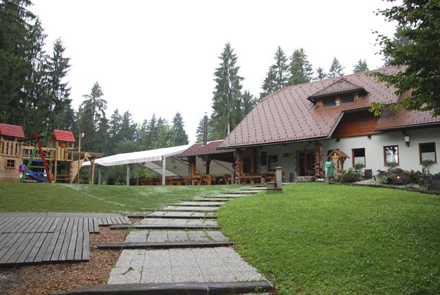 Planinski dom Komenda