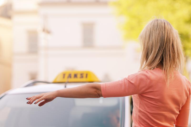 Taxi do letališča