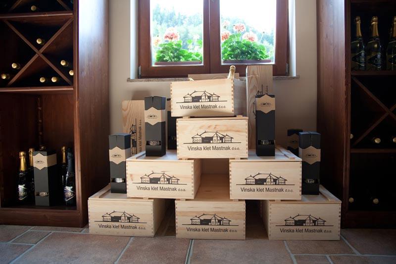 If you are looking for the perfect business gifts in Slovenia, visit the Mastnak and Frelih Winery in Posavje