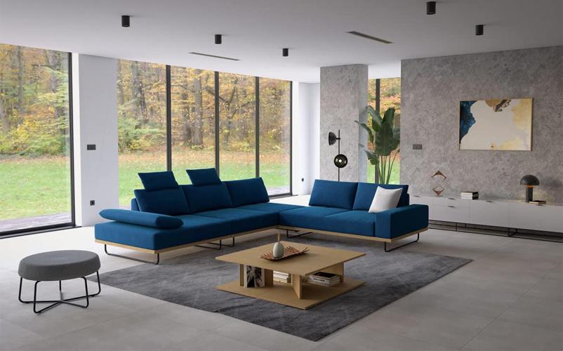 Modra sedežna garnitura v prostoru