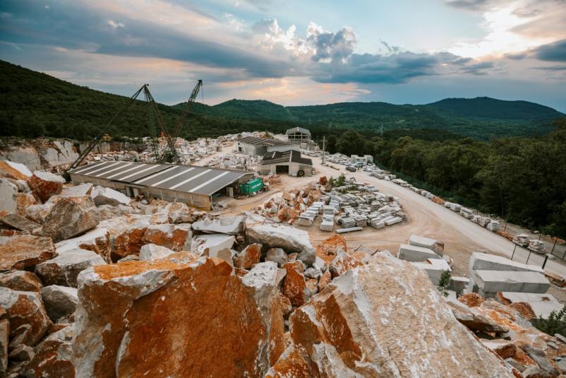 Pridobivanje in obdelava naravnega kamna Primorska