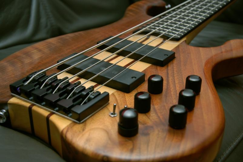 Izdelava bas kitar Slovenija