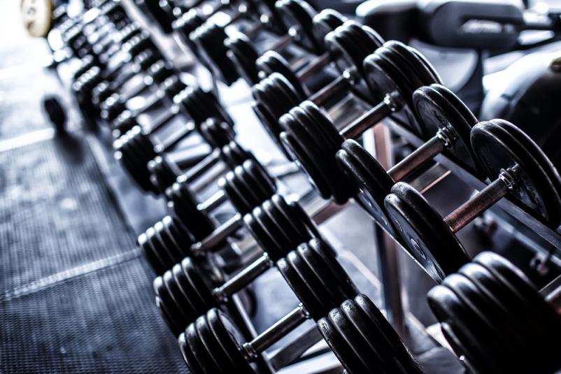 Osebni fitnes trener Zasavje v zasebni telovadnici