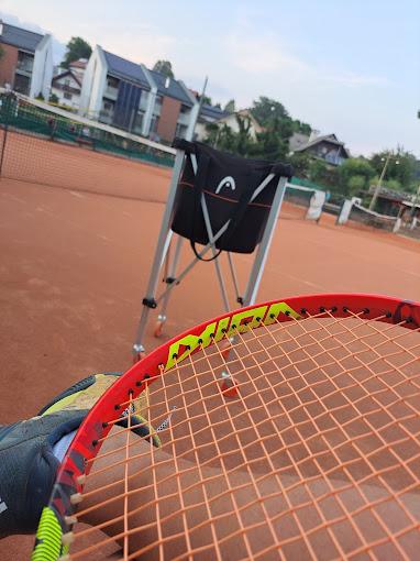 Teniško igrišče in lopar