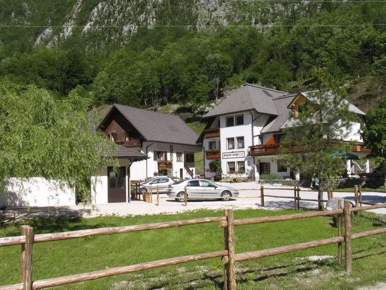 Sobe za nočitev Lepena Soča