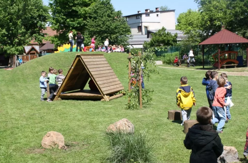 Umetnostna, gibalna vzgoja v vrtcu Ljubljana