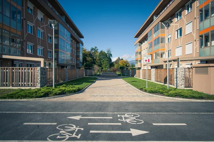 Za vas izpeljemo celotno gradnjo, od projektiranja do izgradnje na ključ in trženja.