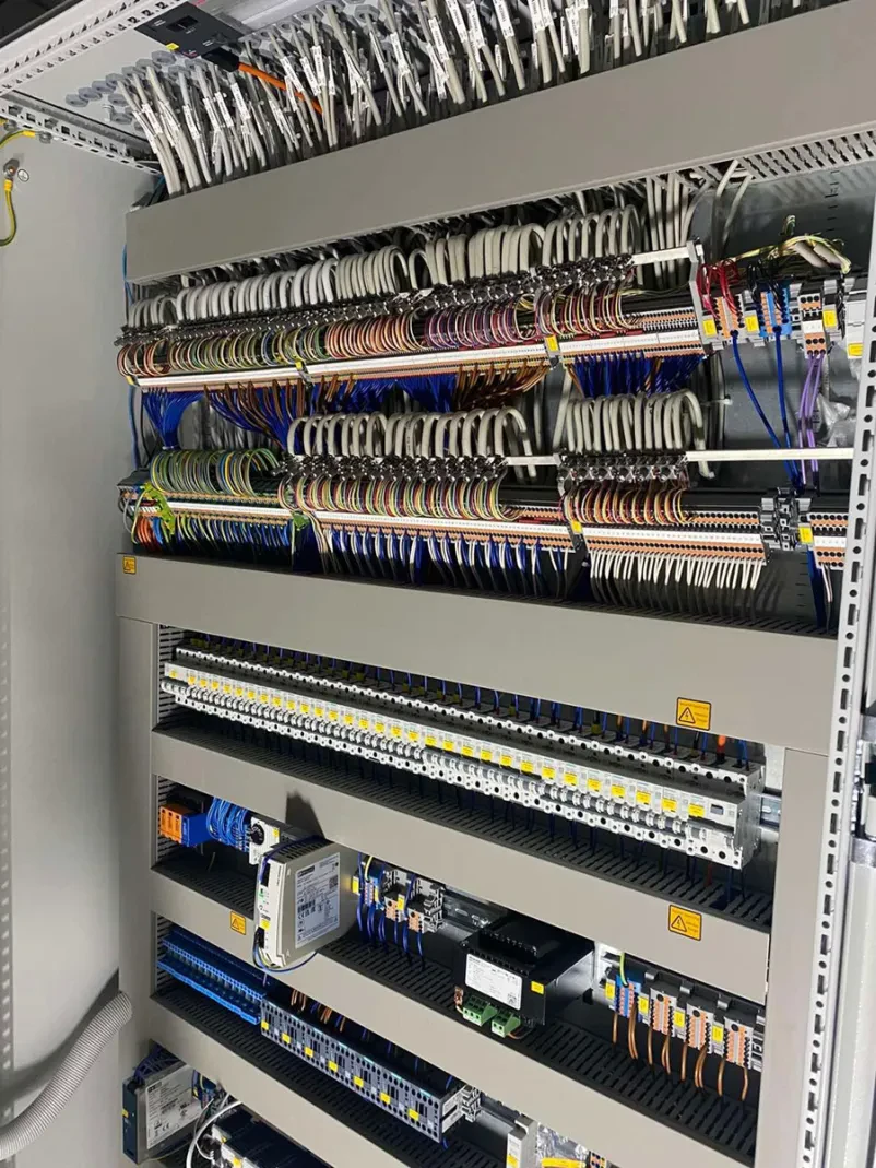 Wir sind auf Elektroinstallationen in Slowenien und Deutschland spezialisiert