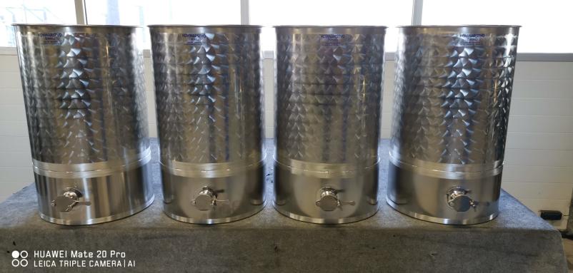 Jeklene posode po naročilu iz Slovenije