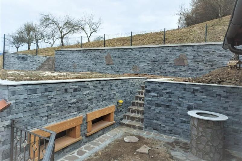 Dekorativni kamen na fasadi Slovenija