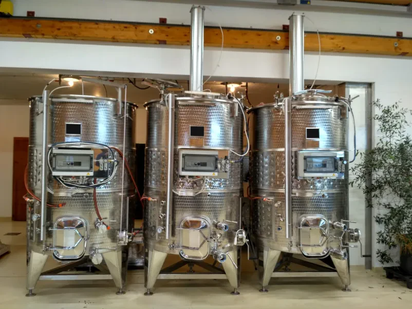 Stainless steel containers