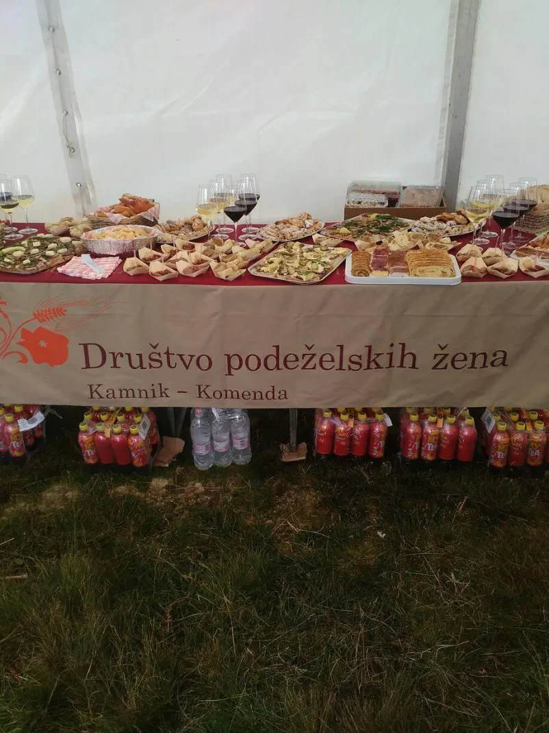 Vpis v društvo podeželskih žena Kamnik, Komenda