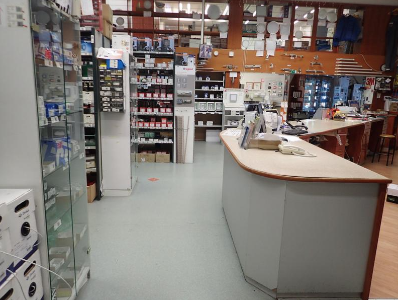 Elektro material v Sloveniji